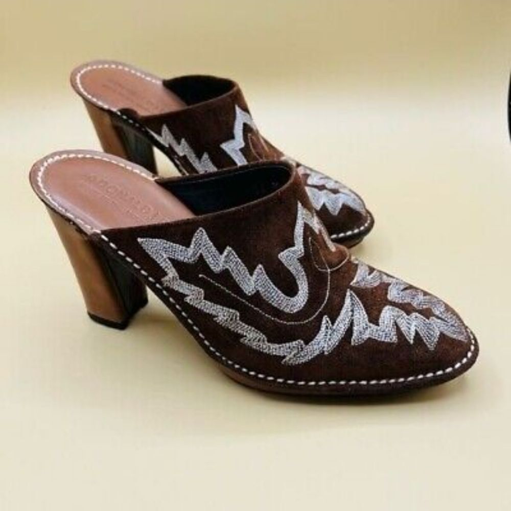 Donald J. Pliner Bozza Western Suede Clogs in Brandy Size 7